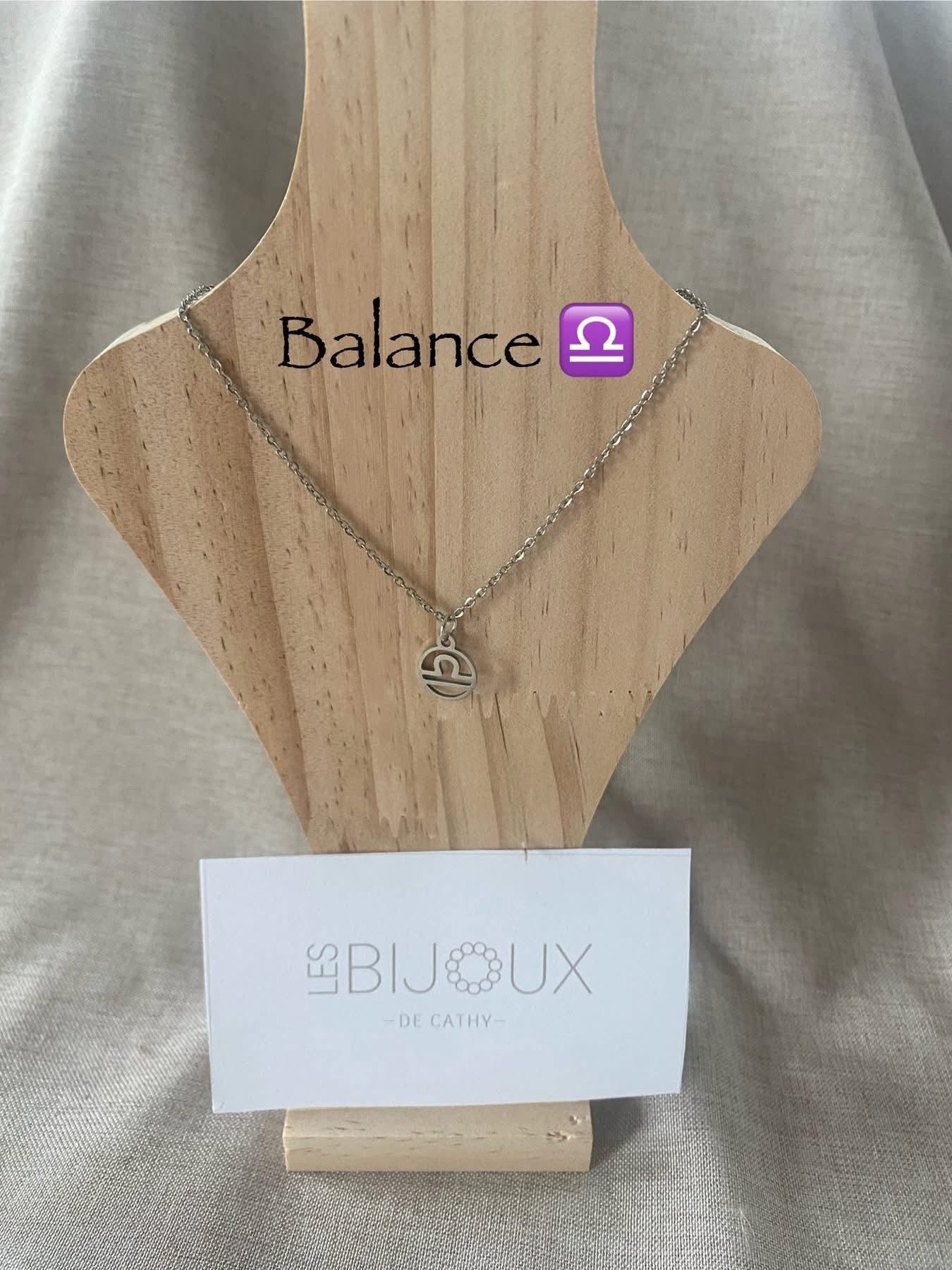Chaîne argent, signe balance
