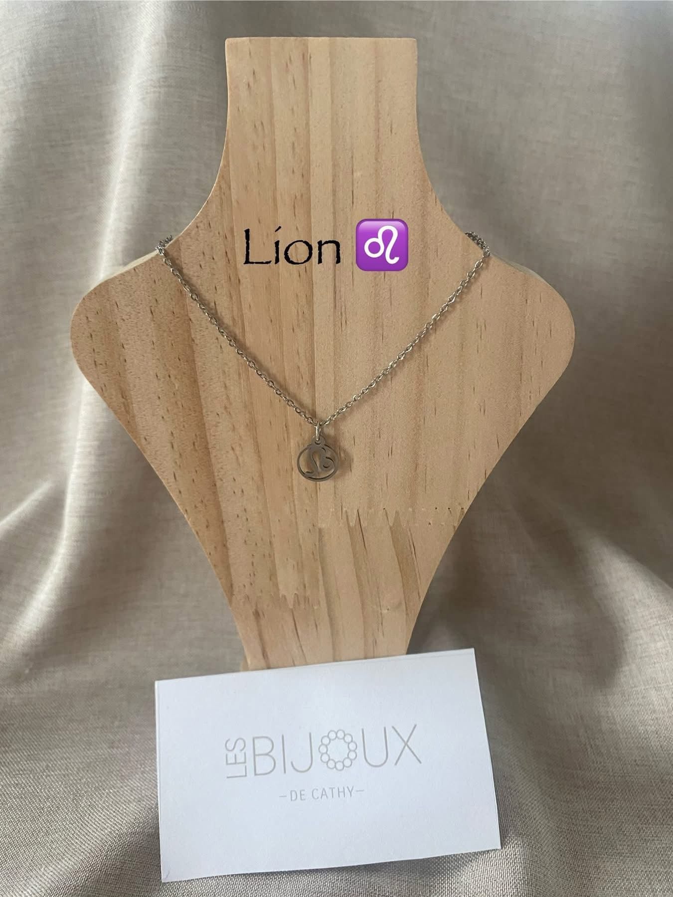 Chaîne argent en acier inoxydable avec le signe du lion