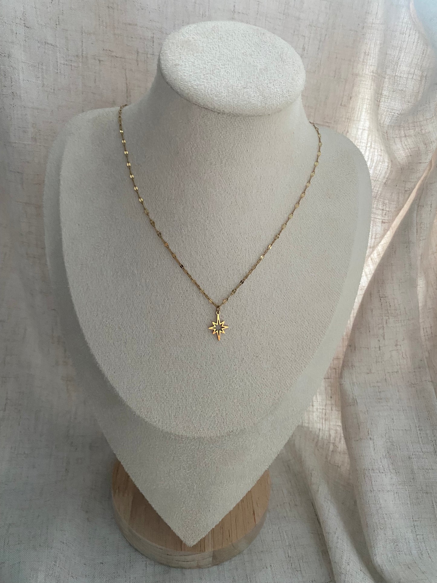 CHAINE ADÈLE OR AVEC BRELOQUE ÉTOILE
