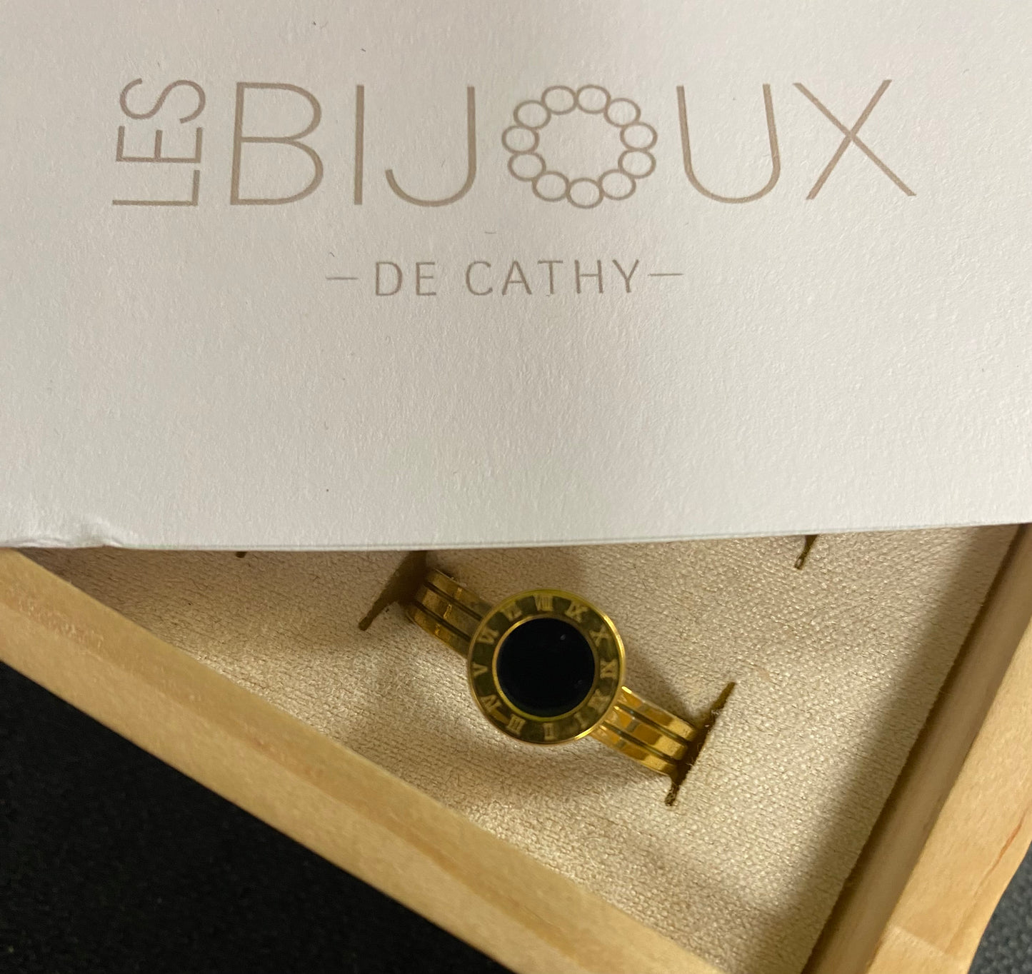 Bague or cercle noir