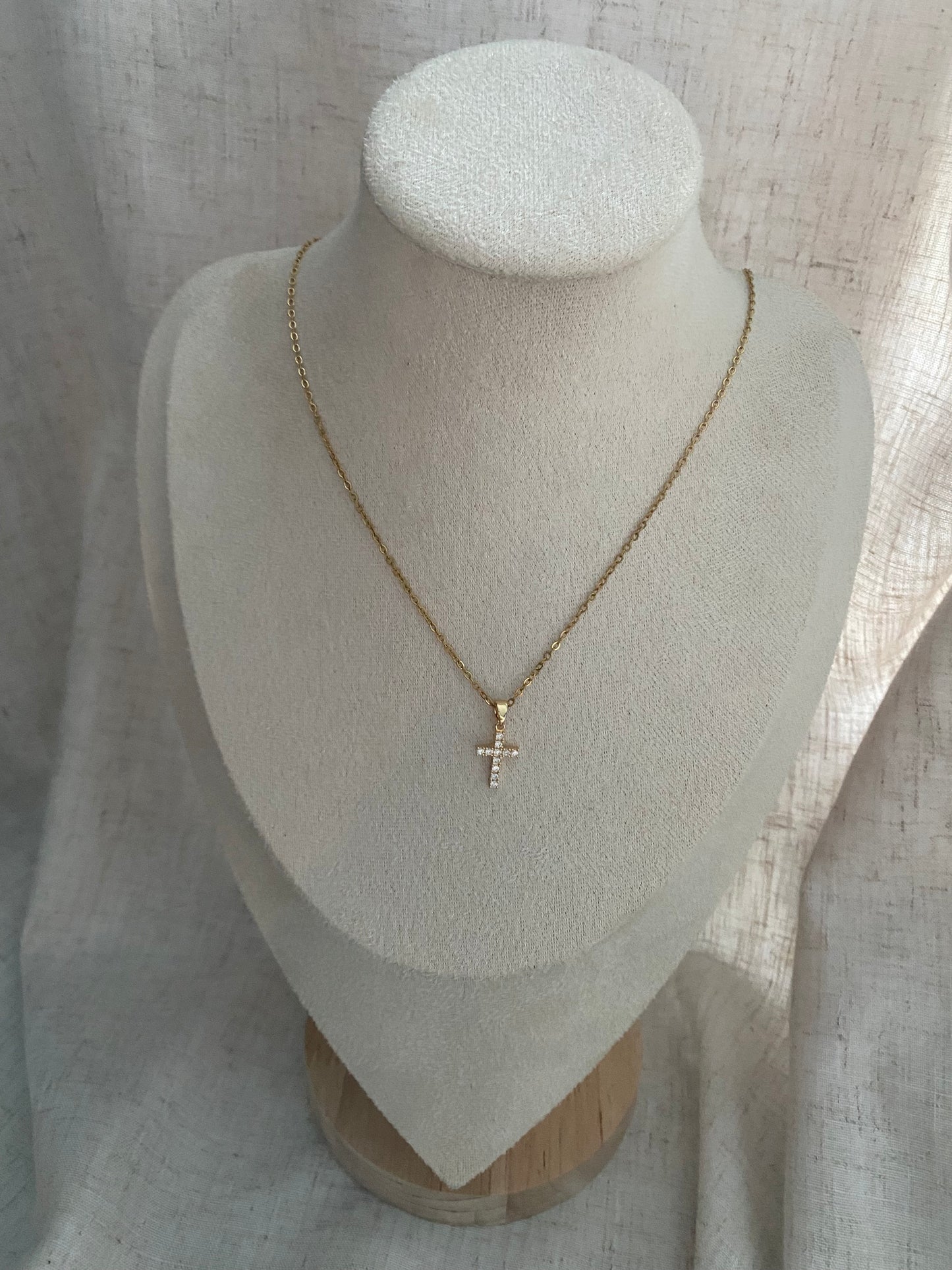 CHAINE EMMA OR AVEC PETITE CROIX