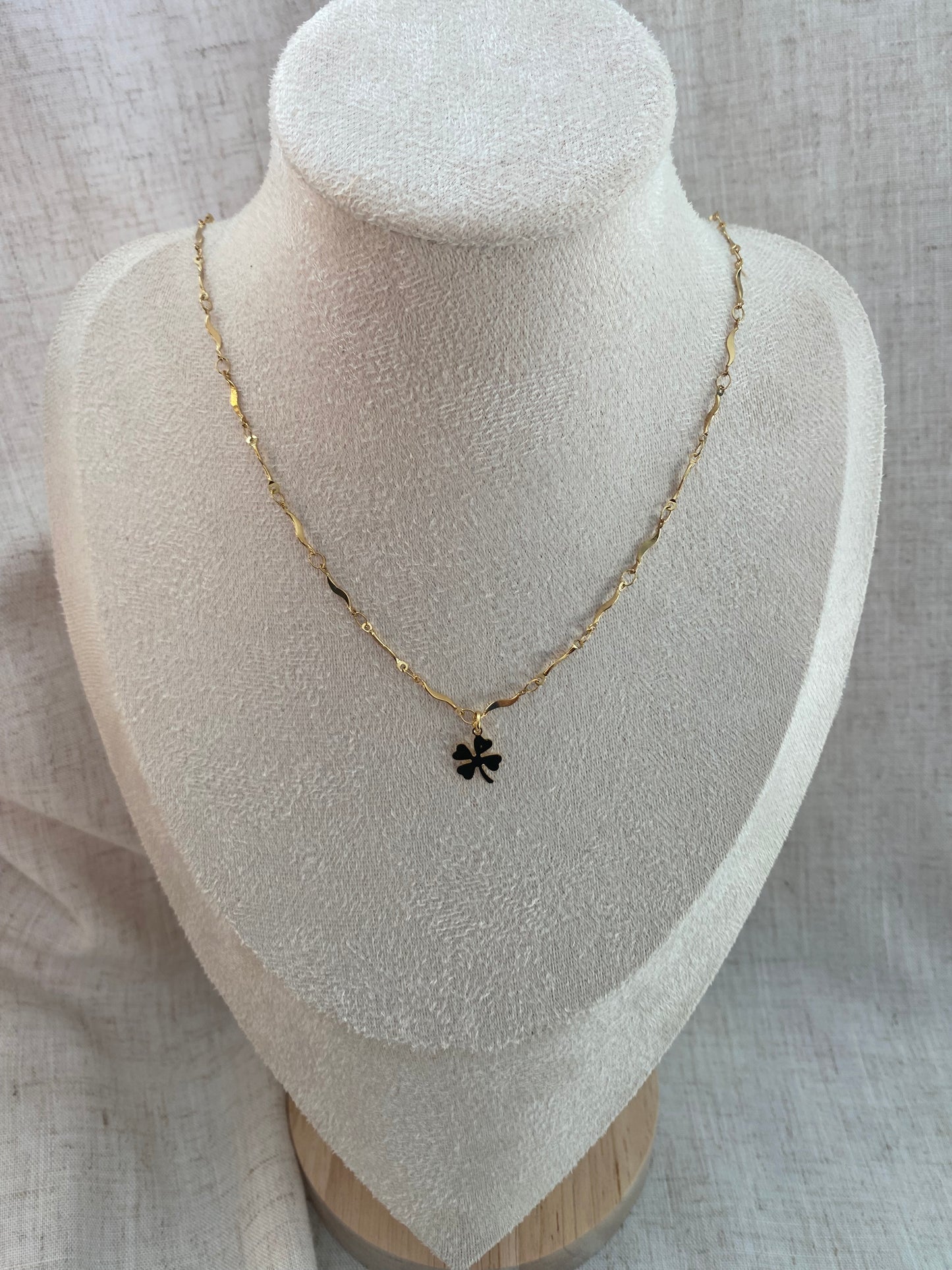 Collier Lisa or avec breloque trèfle