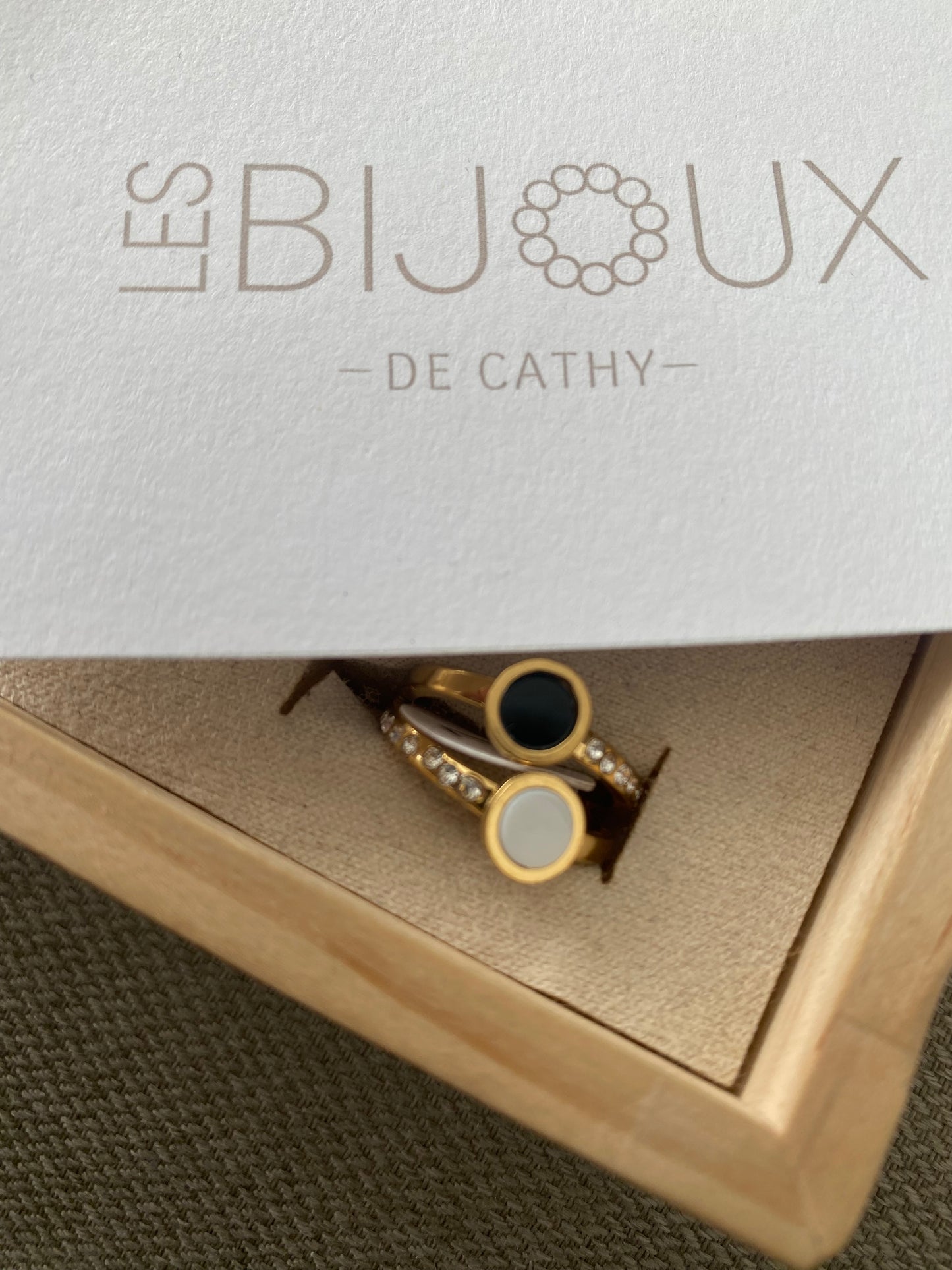 Bague or double cercles noir et blanc