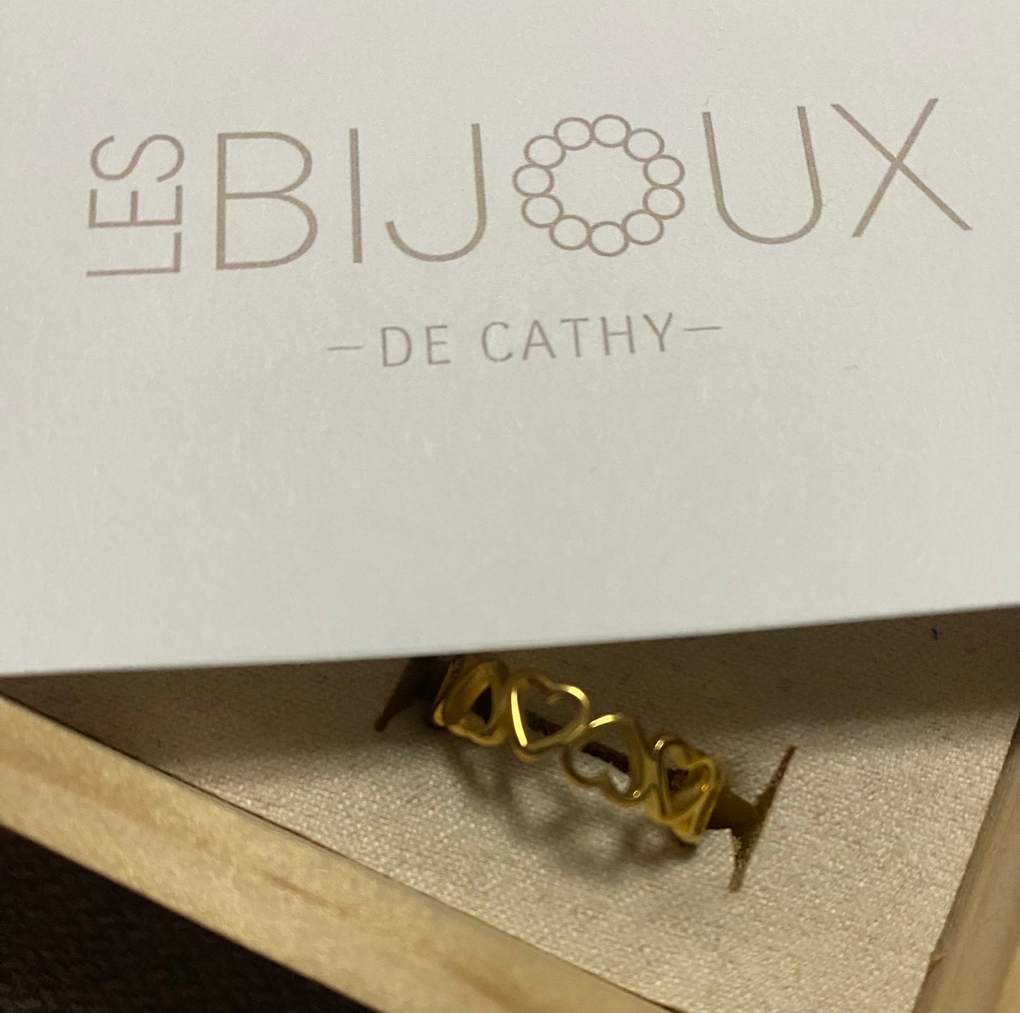 Bague or contour de coeur