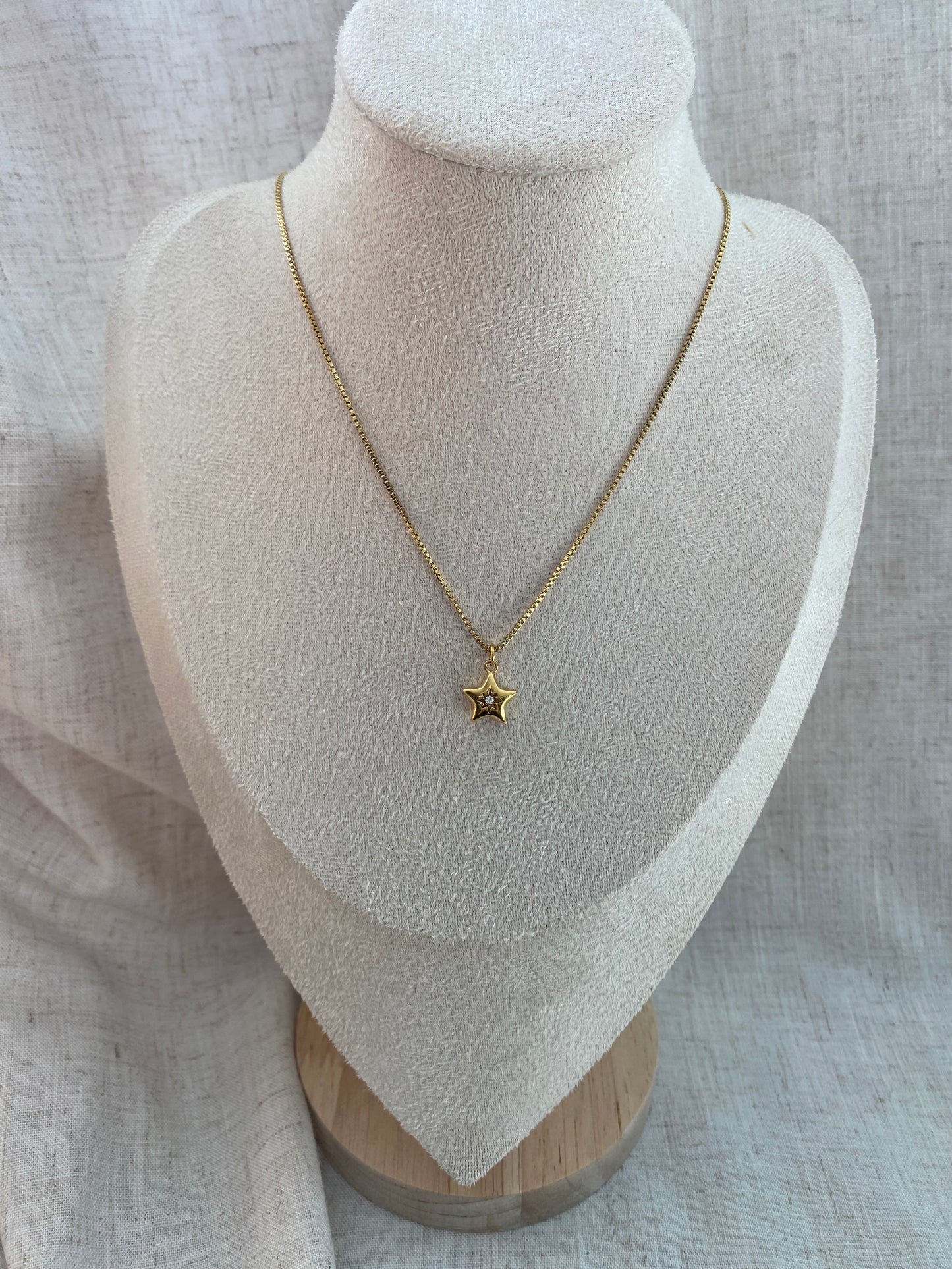CHAINE VICTORIA OR AVEC BRELOQUE ÉTOILE
