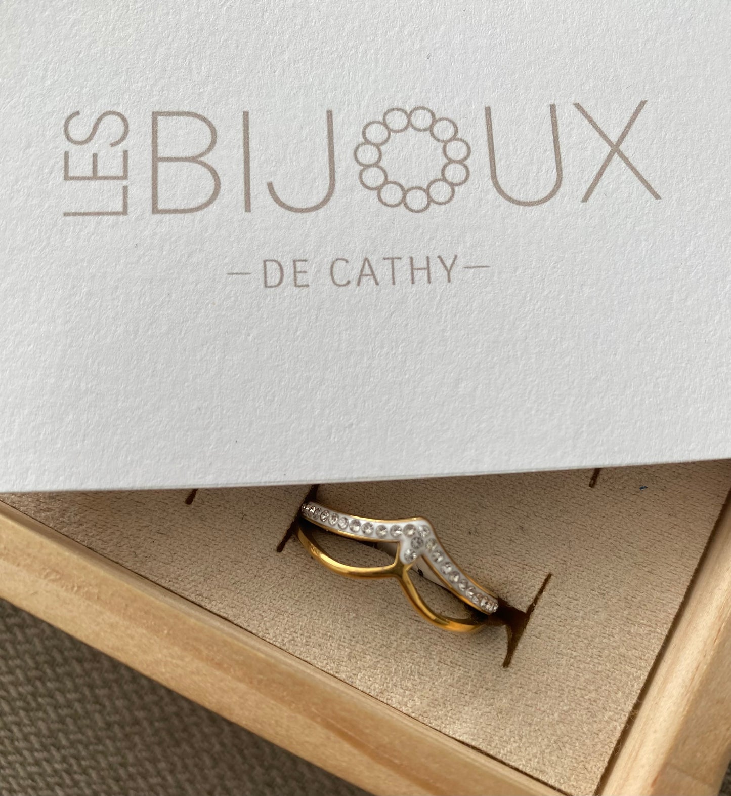 Bague or avec pointue