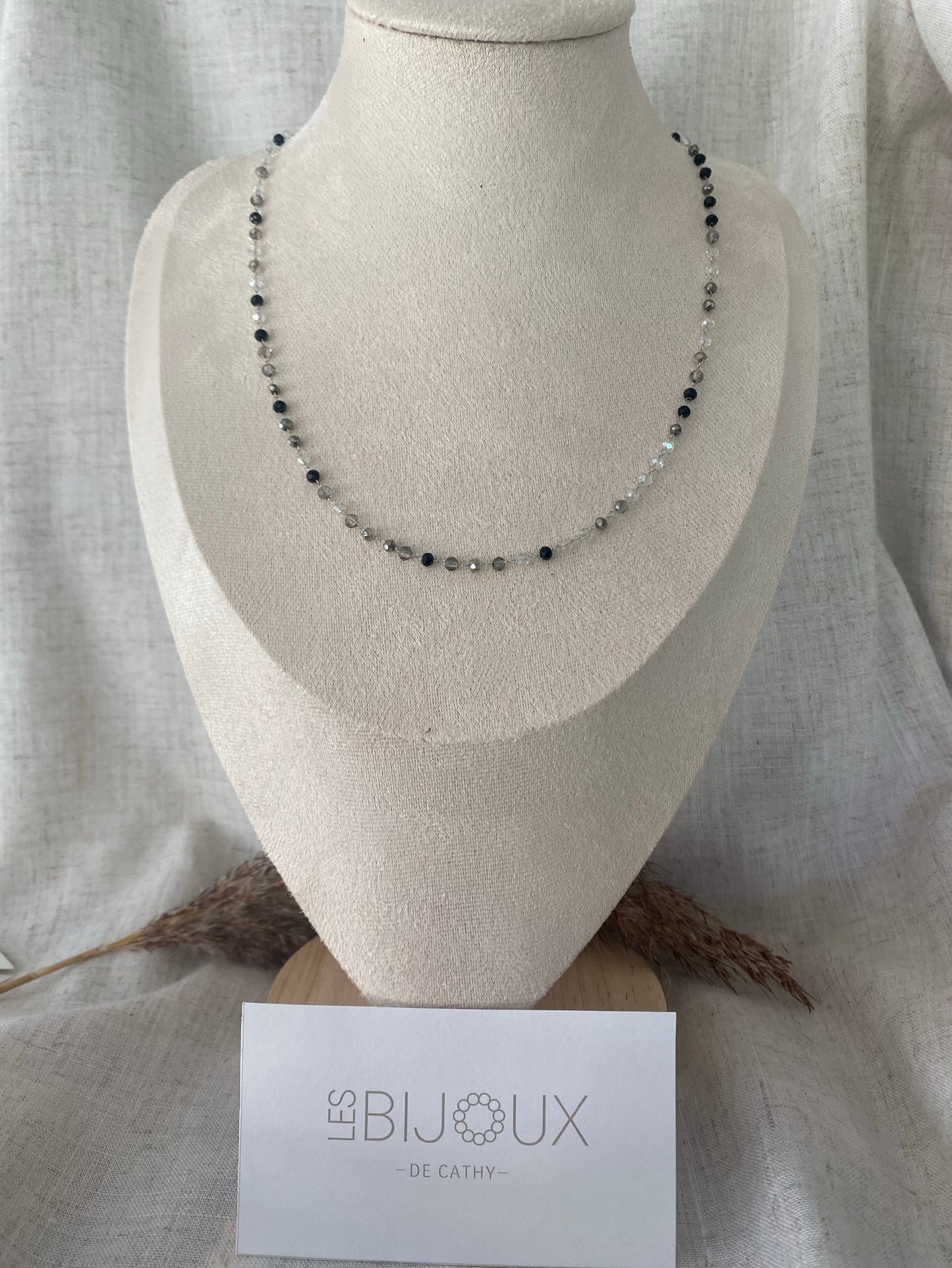 COLLIER EVA