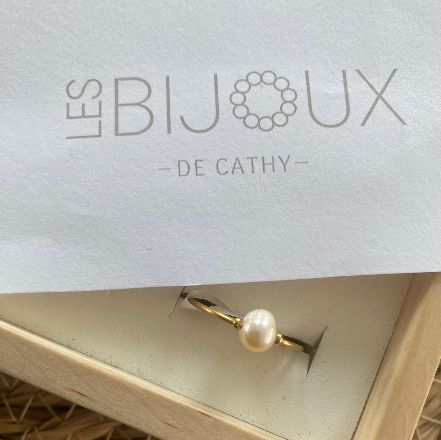 Bague or avec une perle